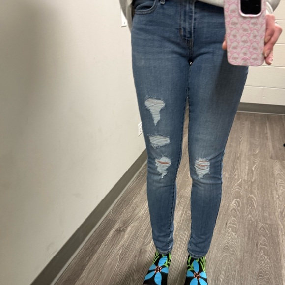 Levi’s 710 Super Skinny Distressed  Jeans- size 27/ size 4 - Picture 2 of 4